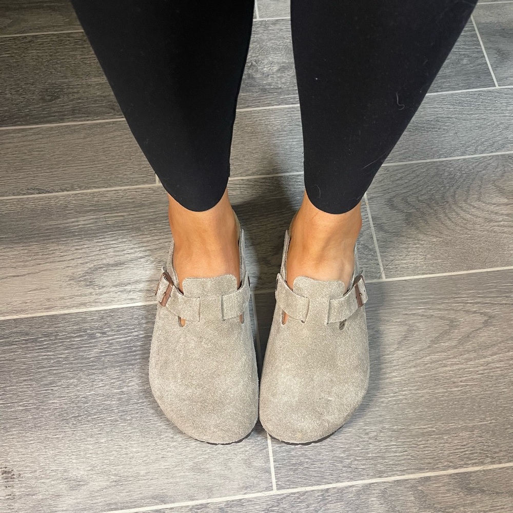 Brand new Birkenstock Bostons worn twice!